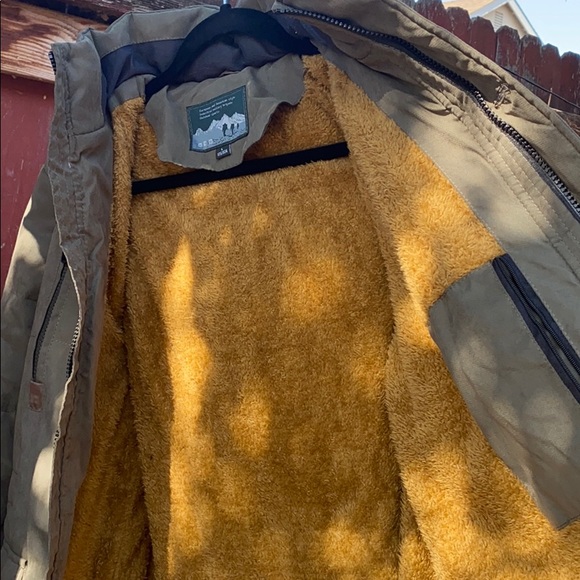 Winter jacket . - Picture 4 of 8